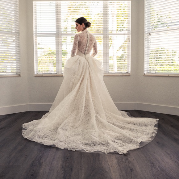 VERA WANG WEDDING DRESS - Picture 4 of 13